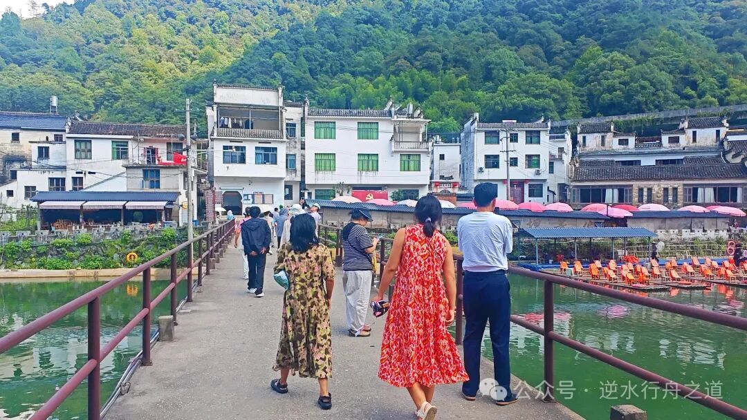 夏天来了，却没人穿凉鞋了？00后女大学生：从“开智”起再也没穿过！