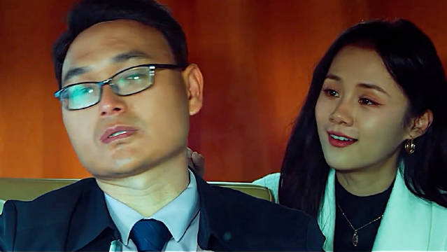 国产版《绿皮书》，两个身份迥异的陌生人，上演荒诞却温暖的囧途 ！