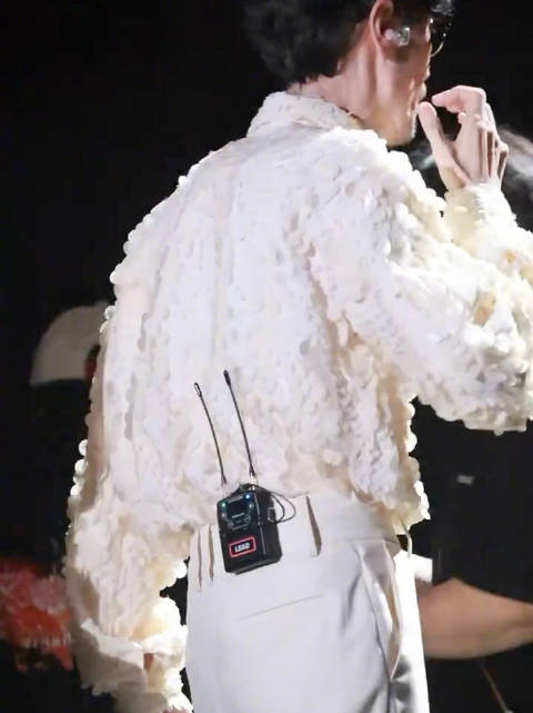 周传雄哈尔滨演唱会自称刚子，用黄昏比喻与歌迷相遇