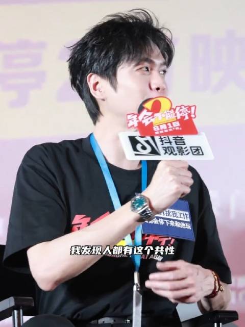 王启年：以前演庆余年的时候范闲老在片场欺负我，现在演刘奔领导终于还回来了