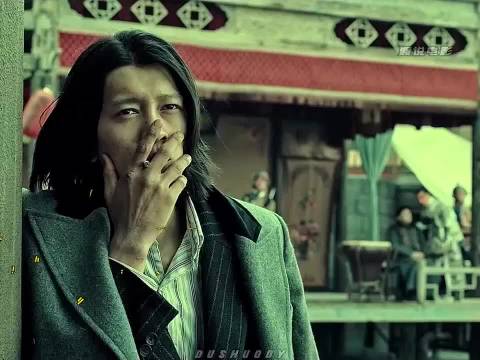 男人本是赌场里的一把刀，却在国难当头，成了刺破黑暗的那束光