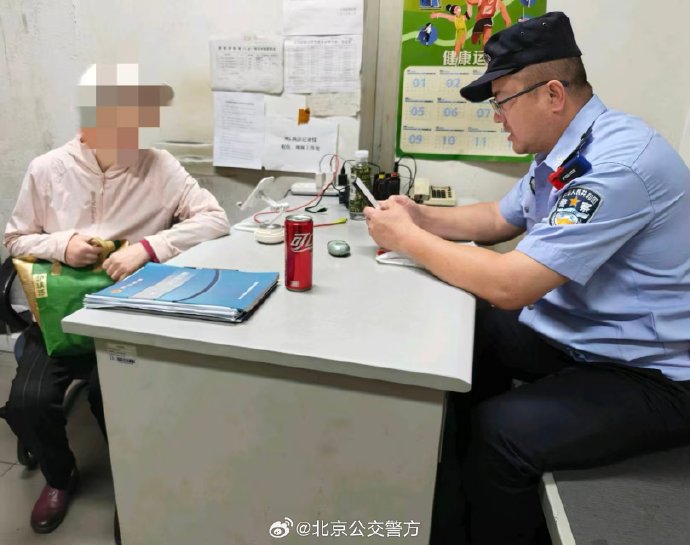 冀rk5x05司机拾到的是什么物品，如何归还失主？
