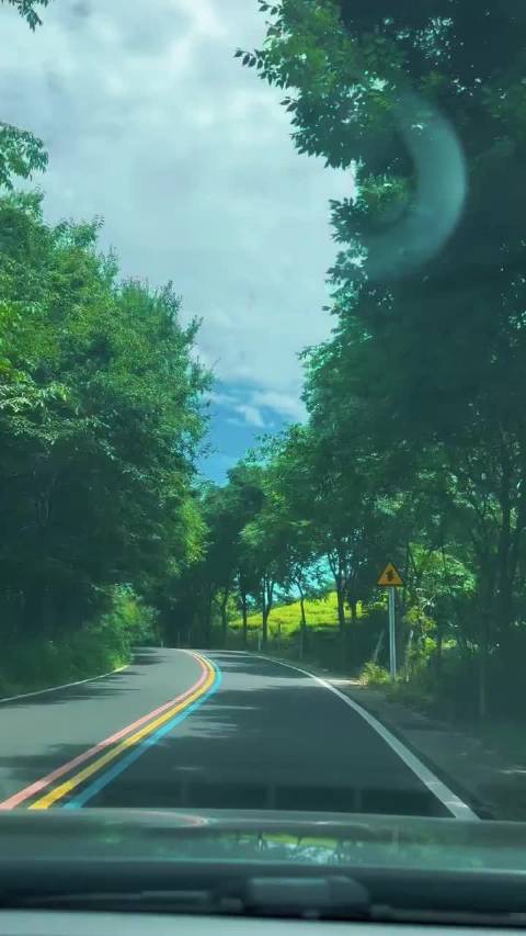 路上的风景都很好，开车出发咯～ 坐车，开在慢也会晕车，自己开车不会晕车