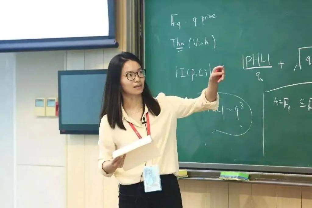 没必要编造一个“王虹受苦”的故事