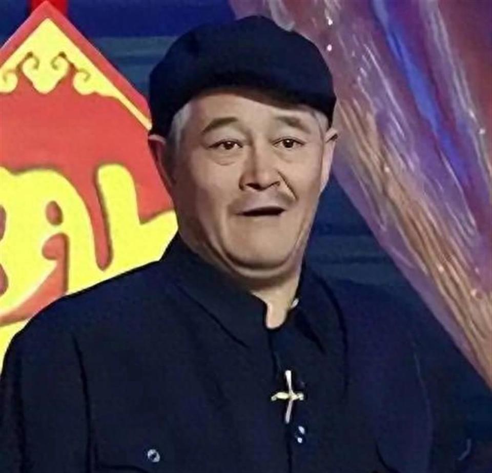 69岁赵本山三亚养老曝光，每日两包烟八两酒，和杨少华一模一样