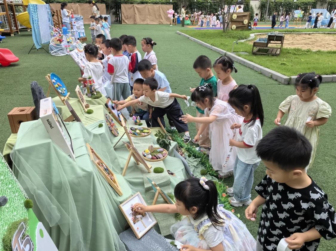 袜子变玩偶、石头开出“花”!旧物改造让萌娃秒变“创意大师”