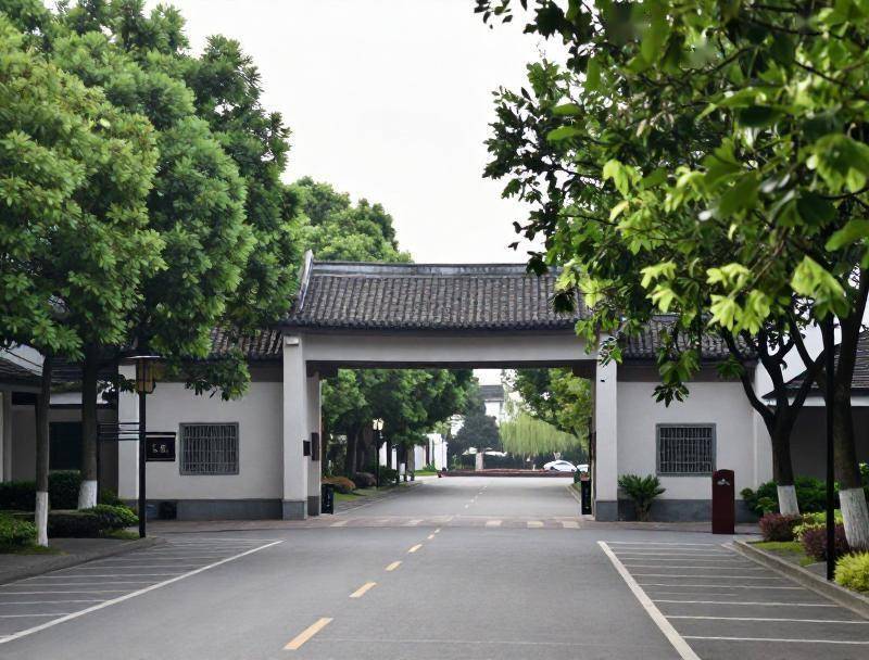 惠州人藏不住了!这个“唐顿庄园”同款大草坪，免费又人少，太适合发呆了!_园子_水口街道_地方