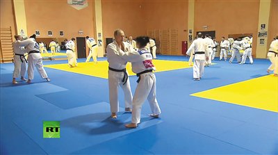 普京柔道被女汉子连续撂倒两次