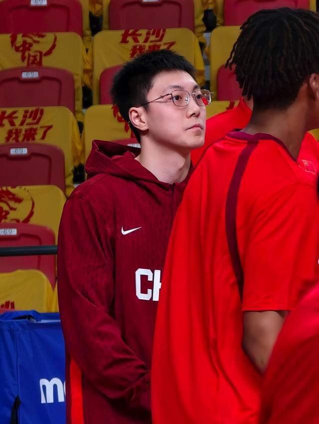 中国男篮21人集训名单揭晓!杨瀚森领衔,胡明轩周琦张镇麟落选
