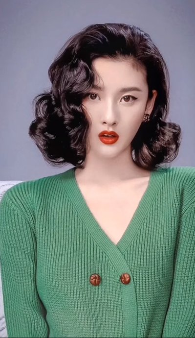 宋祖儿为戏真发剪短，港风飒爽造型惊艳全网