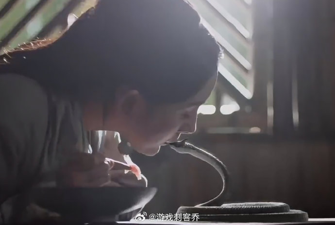 杨幂为什么在看到小黑蛇时脱口而出叫夜华？
