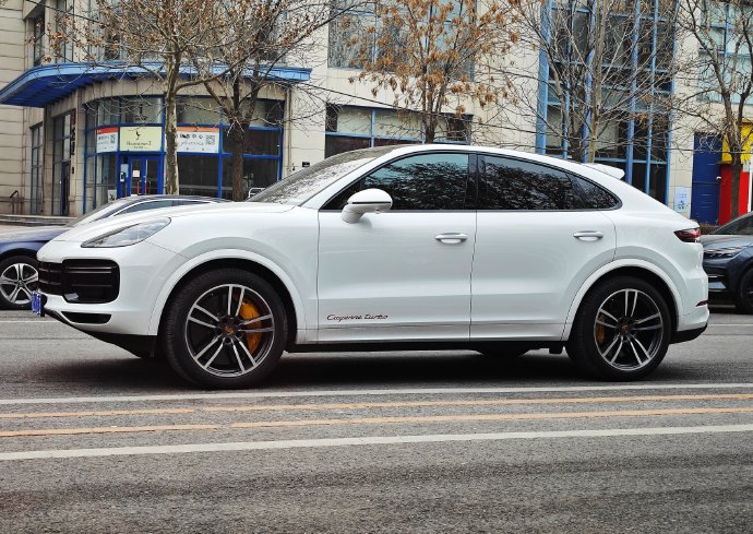 V8绝唱！深圳92万起抢2026款卡宴Coupe Turbo
