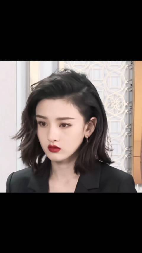 祖儿的港风气质真是绝了，短发长发都好看，期待祖儿下一个角色