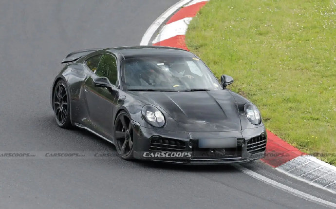 2026款保时捷911的T-Hybrid高性能混动系统有什么优势？