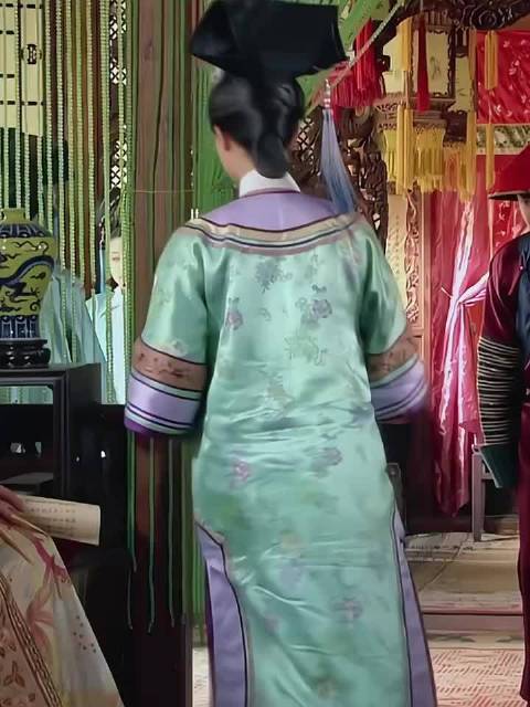 浣碧的仪态一点不像个丫鬟该有的风范