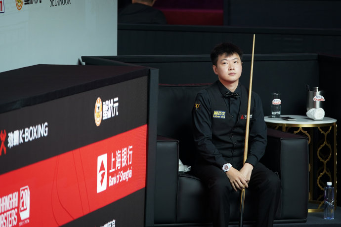 6-0碾压!赵心童零封世界第二罗伯逊晋级四强 6-0碾压!赵心童零封世界第二罗伯逊晋级四强
