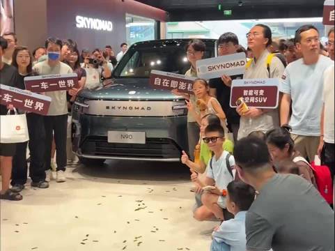 谁说9系赛道拥挤？雷总：这也太宽敞了！