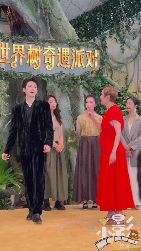 吴君如称花少团像吗喽，一辈子没试过这样