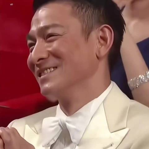 吴君如花少8前后反差，从撩刘德华到被邓为撩