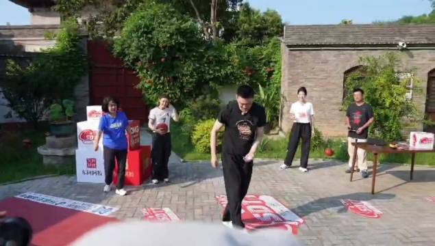 陈梦杨鸣满地找球，欢乐氛围引网友笑出声