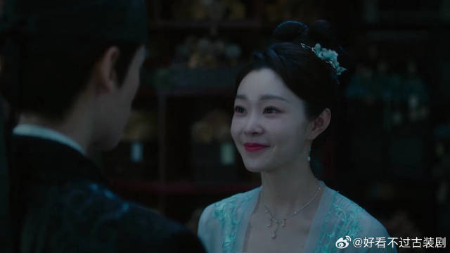 颜南星给江心白送药，并亲自喂他，药虽苦心里却是甜的