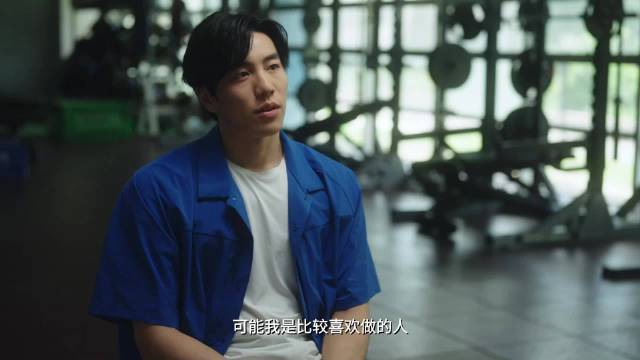 孙佳俊停训后踩刹车都疼，完成成人仪式重返泳池
