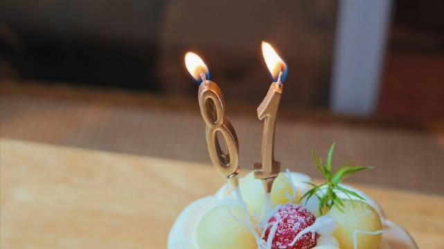 81是越燃越旺的火焰 生日快乐@孙佳俊- 又是一年，谢谢你的坚持