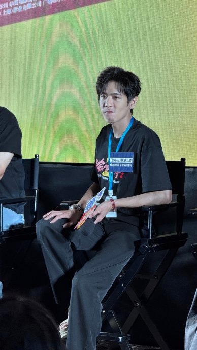 张若昀在《年会不能停2！》路演中为何笑到失控？