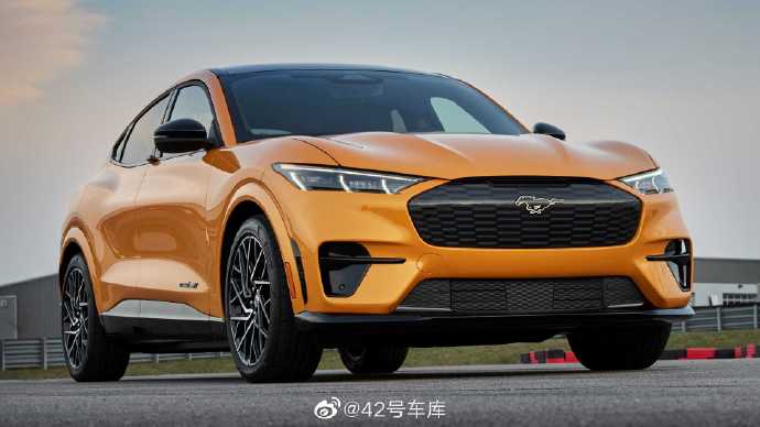 40万以上的车后期保养成本高不高？燃油和电车差多少？