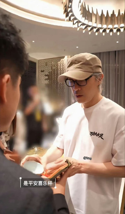 周星驰为何当场质疑董宇辉看500遍的说法 周星驰为何当场质疑董宇辉看500遍的说法