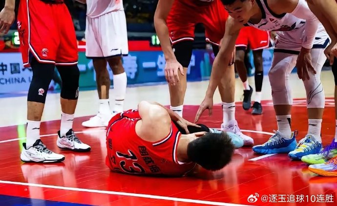 郭艾伦告别广州龙狮，伤病下的传奇下一站何方？