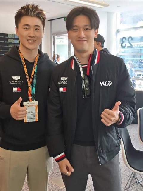郭富城周冠宇F1赛场相遇，获亲笔签名