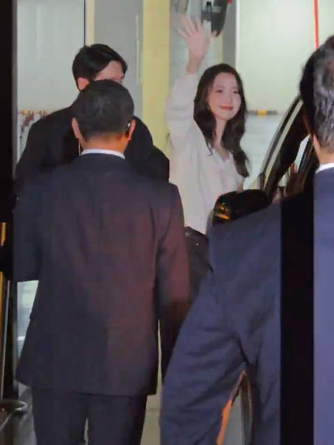 Y 260731 林允儿 第五届青龙系列大奖 下班视频一则