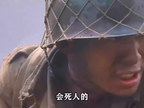 豆饼扛机枪内脏震碎，迷龙抱枪痛哭