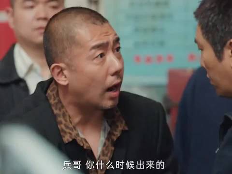 正义警察为护家人遭卧底陷害入狱10年