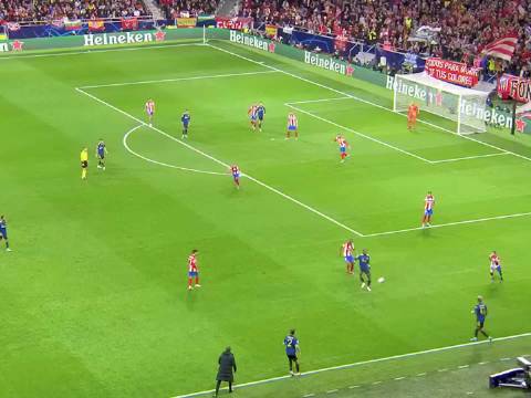 Cristiano Ronaldo Confused by Teammate’s Bizarre Pass in Champions League Match