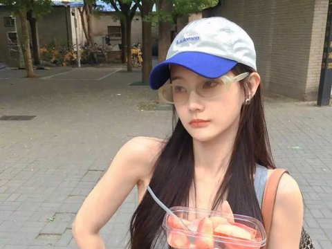 手臂线条成焦点！李一桐工字背心穿搭为何被健身博主集体安利