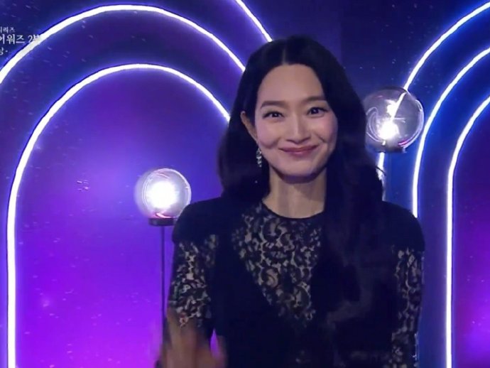 李光洙颁奖礼起哄金宇彬申敏儿,主持人喊话:请克制! 李光洙颁奖礼起哄金宇彬申敏儿,主持人喊话:请克制!