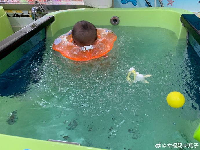 婴儿游泳对身体有哪些好处？
