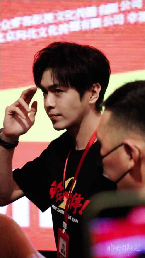 又看一集榴莲榨汁！ 宝宝离场的时候又salute了！