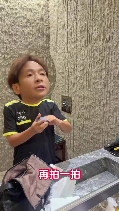 哈哈 赵本山嫌弃宋小宝黑