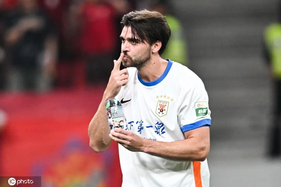 中超：海港3球被吹0-1十人泰山 于金永扑点，李新翔补射被吹