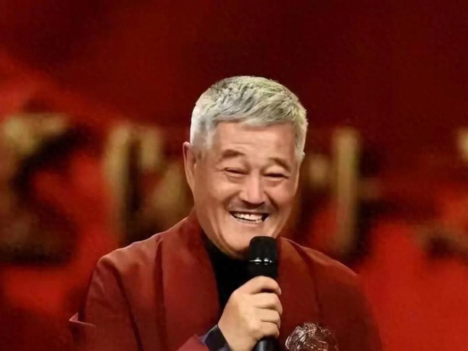 69岁赵本山近况曝光！三亚养老每天2包烟8两酒，活成另一个杨少华