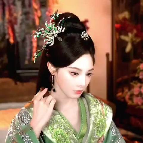 彭小苒朝无念杀青，海报细节彰显江湖故事