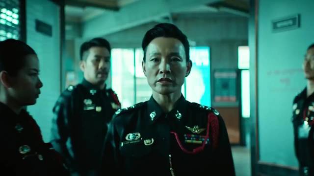 只要你看过一千部电影，就会发现世界上没有任何离奇的事！