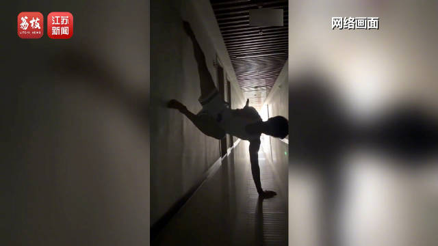 切勿盲目模仿蜘蛛侠单手撑动作