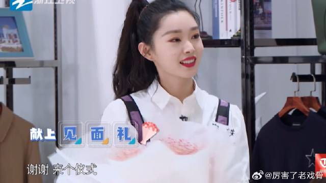 李晨给宋轶买花仪式感满满 下秒拿出第二样东西全场笑疯，沙溢更是嘴巴不饶人