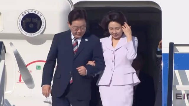 韩国总统李在明转抵法兰克福访问