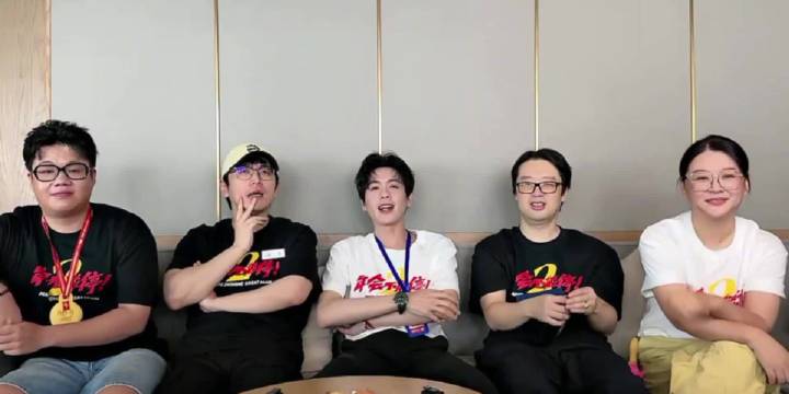 张若昀被导演夸萌，自评角色又燃又登，当场腼腆