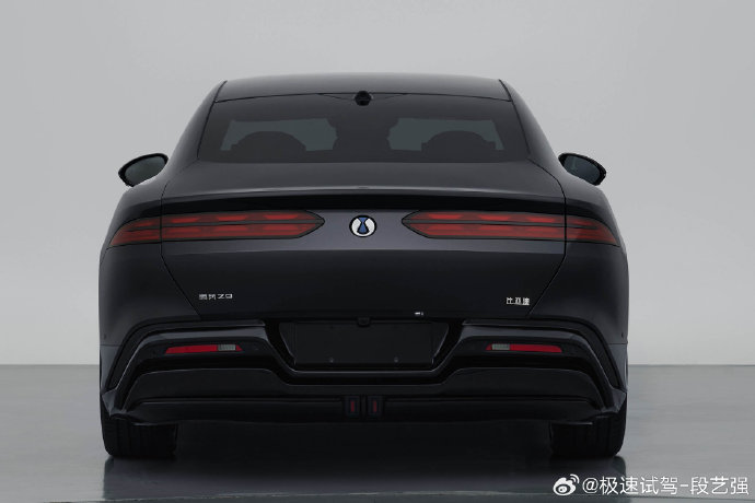 腾势Z9 GT DM混动版的纯电续航里程是多少？
